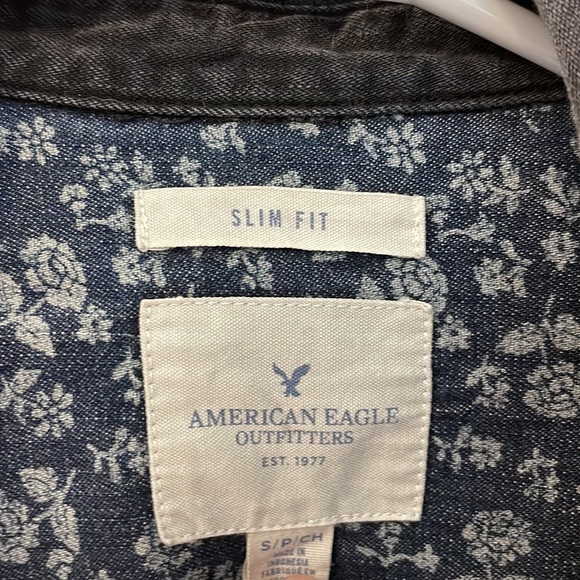 American Eagle butt up light Jean shirt/jacket - Picture 2 of 5